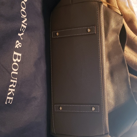 Dooney & Bourke Belvedere Pebbled Leather Logo Loc - Picture 6 of 7